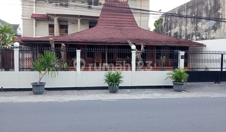 Joglo Strategis Dekat Kampus Cocok untuk Cafe, Kantor di Yogyakarta