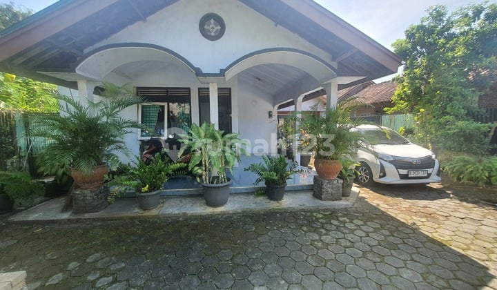 Rumah Pinggir Jalan Raya Pantura Kendal