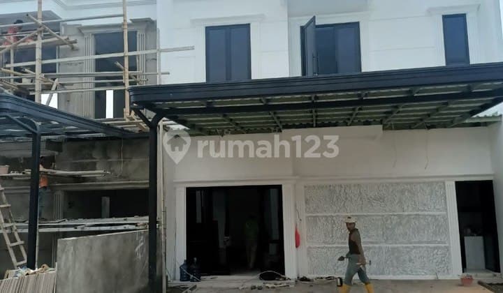 Rumah Baru Desain Klasik Dalam Cluster Gamptrit Jatiwaringin