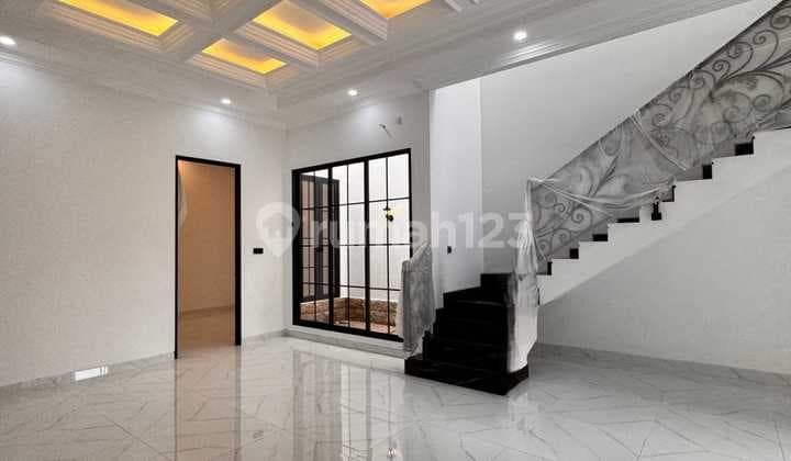 Rumah Baru Gress Classic Mediteranian, Berasa Crazy Rich Raja Minyak Dbabatan Pantai - Mulyorejo, Surabaya