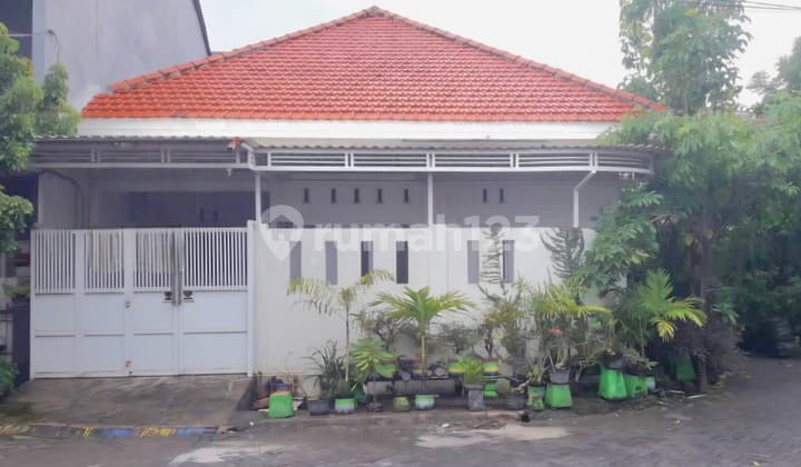Rumah Siap Huni - Plafon Tinggi, Sirkulasi Udara Sangat Baik | Gunung Anyar Emas, Surabaya Timur