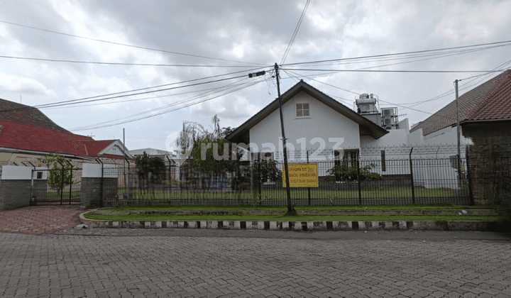 Rumah Baru Terawat Siap Huni Konsep Elegan Kolonial Ala Belanda di Jalan Utama Perumahan Panjang Jiwo