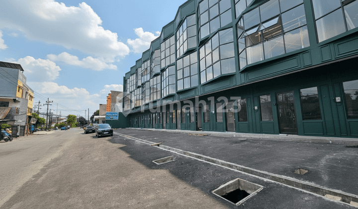 Ruko Hadap Jalan Raya, 20 Meter Dari Raya Merr di Raya Kedungasem - Rungkut, Surabaya Timur