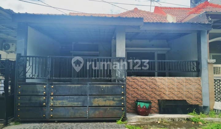 Rumah Siap Huni - View Taman, Tidak Hadap Rumah Tetangga | Wiguna Selatan, Surabaya Timur