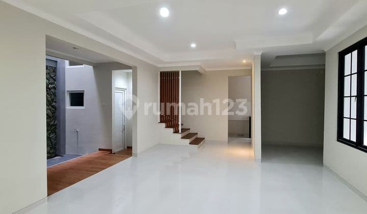 Modern 2-Storey Ready-to-Occupy House in Bintaro Sector 6