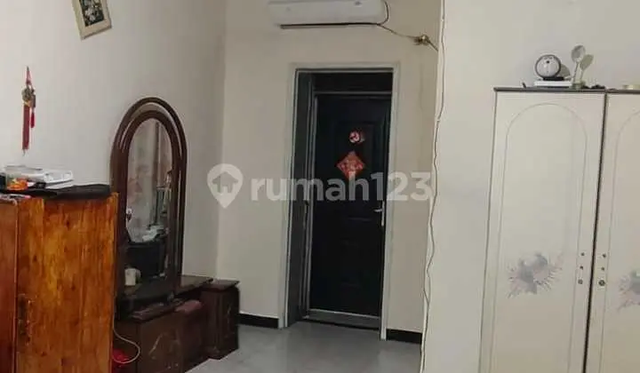 Dijual Rumah 2 Lantai di Taman Surya 5
