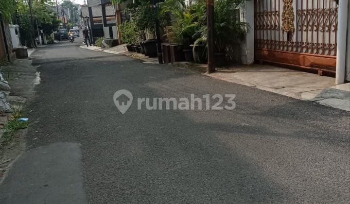 Rumah Dijual di Menteng Dalam, Jakarta Selatan Siap Huni Dekat Mall Kota Casablanka
