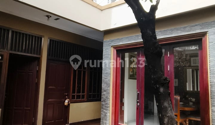 Rumah 249 M² SHM Butuh Minim Renovasi di Palmerah