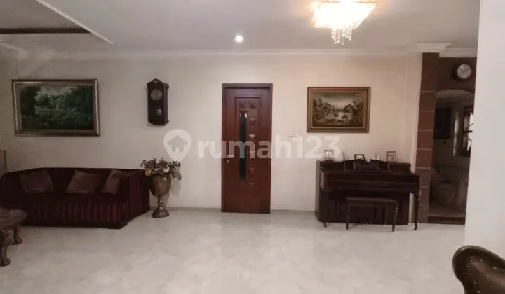 Rumah 249 M² SHM Butuh Minim Renovasi di Palmerah