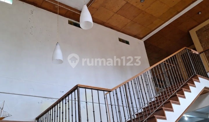 Rumah, 2 Lantai, SHM, di Karang Tengah,