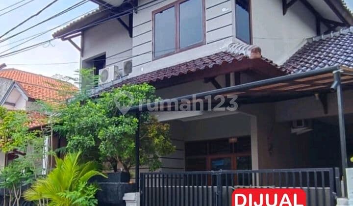 Rumah Bagus 2 Lantai di Komplek Hadap Timur