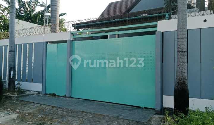 2-story house near Shophouses in Green Garden, West Jakarta