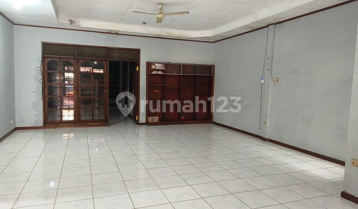 Rumah SHM Lebar 10 Meter di Srengseng Jakarta Barat