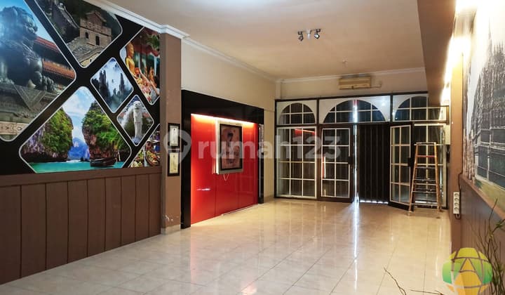 Cheap 3-story shophouse in the North Ring Road area of Jogja.