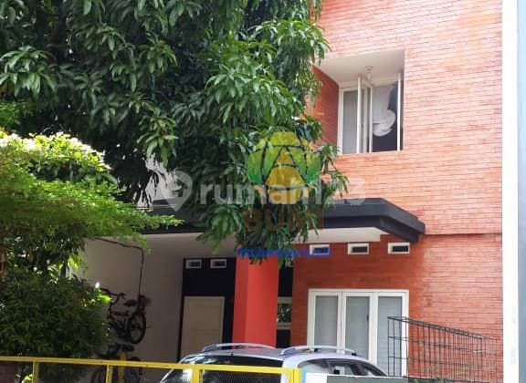 Rumah Bagus 2 Lantai di Komplek Perumahan Bintaro Regency