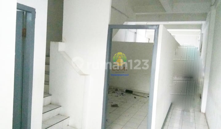 Two-story shop house in a busy location in downtown Solo.