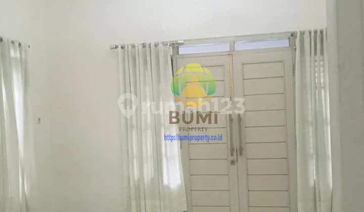 Rumah Bagus 2 Lantai Semi Furnished di Fajar Indah Solo