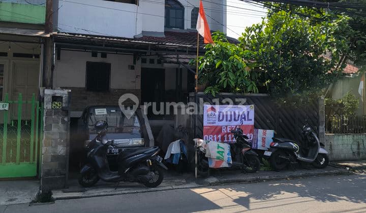 House on Bantar Kemang Main Road, 2 Floors in Baranangsiang.