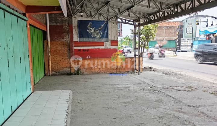Rumah dan ruang usaha lokasi strategis di Joho mojolaban