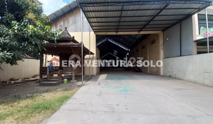 Gudang Strategis Kawasan Bandara Adi Sumarmo