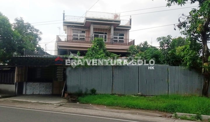 Strategic House in the City Center of Nusukan Solo