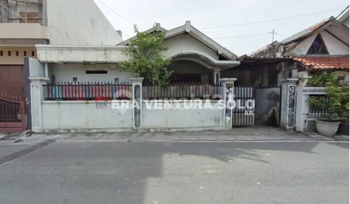 Strategic House Ready to Live in Banyuanyar Solo