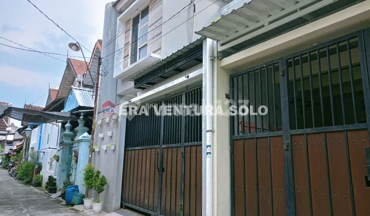 Rumah Modern Minimalis Tengah Kota Solo