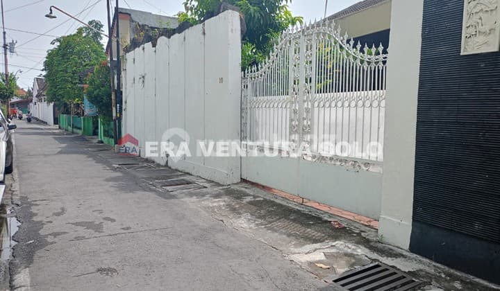Rumah Strategis Tengah Kota Laweyan Solo