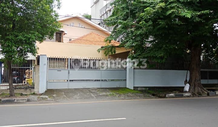 RUMAH DI AREA KOMERSIAL JALAN BILITON, SURABAYA PUSAT