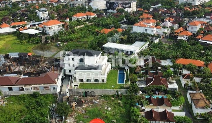 LAHAN DI LINGKUNGAN VILLA & CAFE TERNAMA UMALAS, BALI