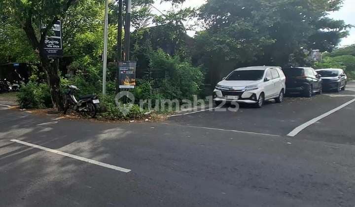 Tanah Hook di Belakang Sunset Road, Bali