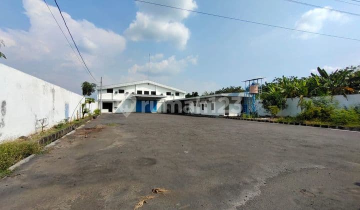 Gudang Besar Bagus Aksed Container Di Kartosuro, Solo