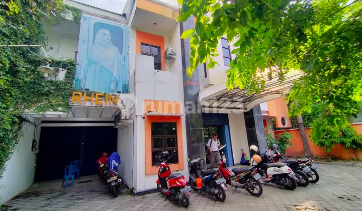 Bangunan Besar 2 Lantai Lokasi Strategis Di Jalan Yosodipuro, Solo