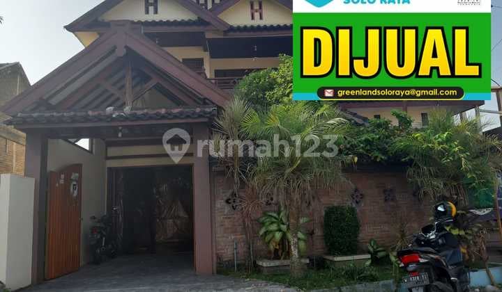 RUMAH KLASIK MODERN 2 LANTAI FULL JATI DI SOLO KOTA