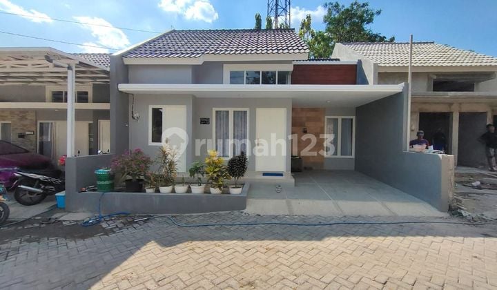 Rumah Minimalis Modern
bangunan Baru Di Dekat Uns, Kec.jebres, Solo