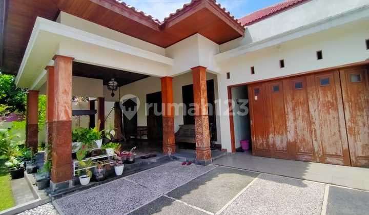 Luxury Good House Ready to Use Fully Furnished Suitable for Office
Location in Kerten, Laweyan, Solo