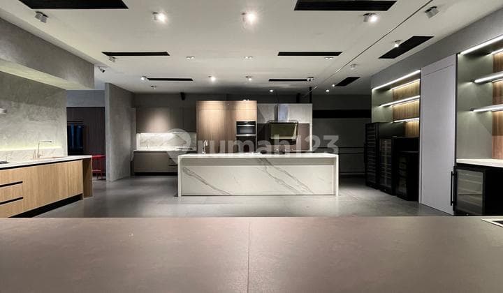 Dijual Commercial Building 2 Lantai di Slipi Jakarta Barat