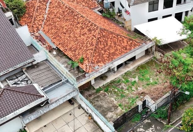 Dijual Rumah Tua Hitung Tanah di Menteng