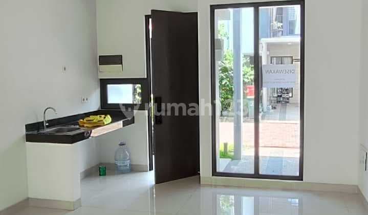Disewakan Rumah 2 Lantai Siap Pakai di Perumahan Wisteria Cakung