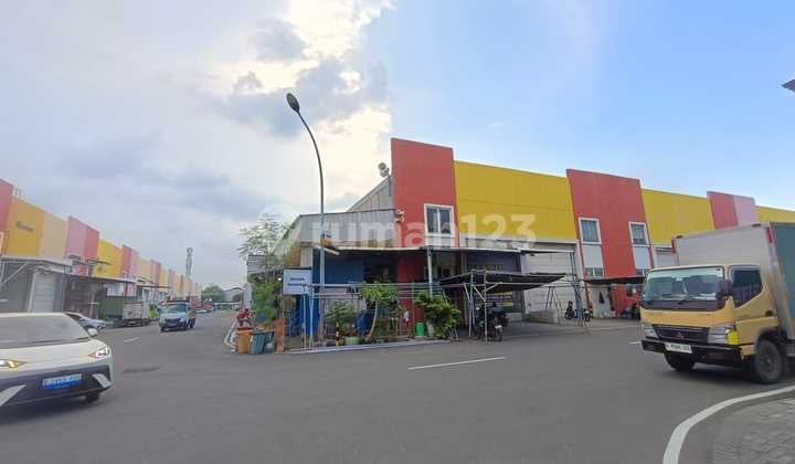 For Sale: Hook Warehouse in Green Sedayu Bizpark Cakung For Sale: Hook Warehouse in Green Sedayu Bizpark Cakung