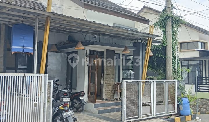 Quick Sale of a Ready-to-Occupy House on Jalan Permana Atas