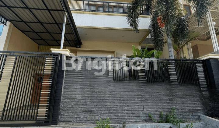 Rumah Dharmahusada Mas Surabaya Row Jalan 4 Mobil Masih Terawat