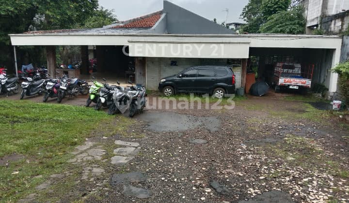 Rumah Lama Luas 1600 Meter Akses Jalan Lebar di Pejaten