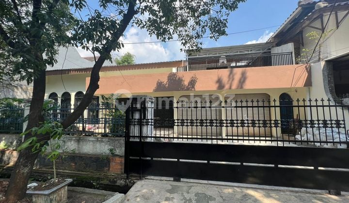 Strategis Rumah Tua Hitung Tanah Cempaka Putih Tengah Jakarta Pusat Akses 2 Mobil Hadap Utara