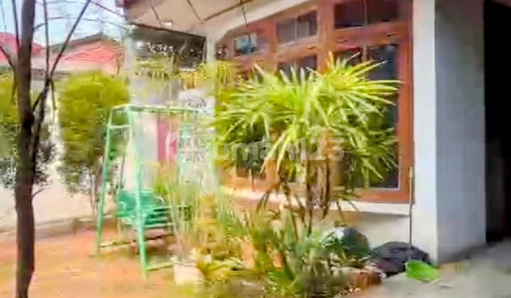 Rumah Klasik Dekat LRT Stasiun Matraman Jakarta Timur