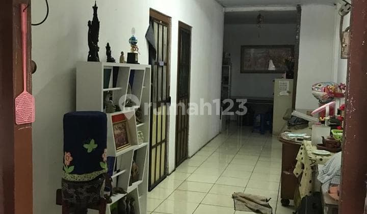 Rumah Menteng, Jakarta Pusat Hadap Timur 1,5 Lantai