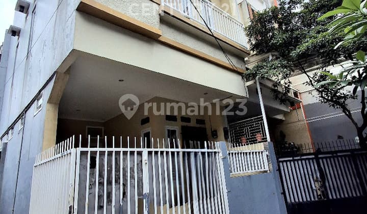 Rumah Dalam Cluster Tenang Bebas Banjir Akses Mobil