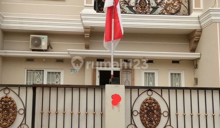 Rumah 4 Kamar Kompleks Jatimakmur, SHM, Dekat Mall