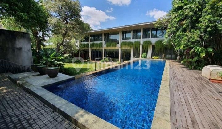 Spacious House with Pool in Modern Tropical Urban Villa Concept in Pejaten