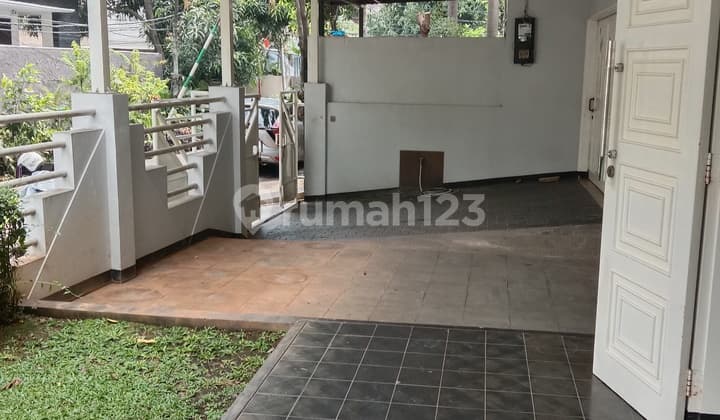 Rumah 2 Lantai di Pondok Indah Dekat Ke Mall Dan Rspi
